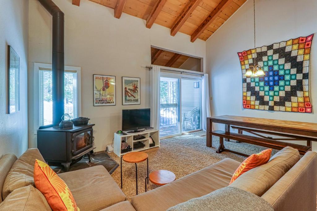 2 Bed 2 Bath Apartment in Carnelian Bay photo 3
