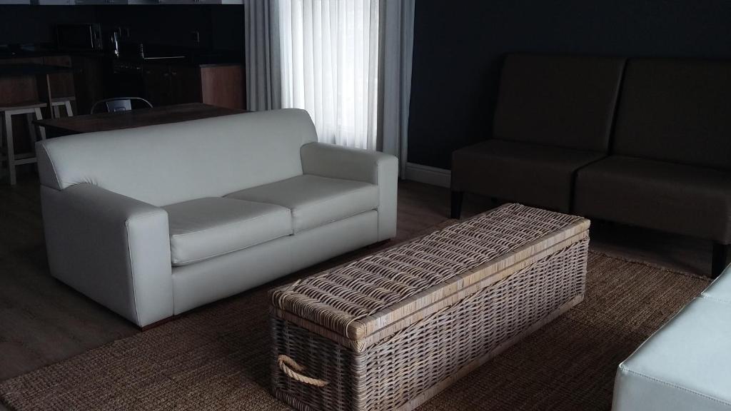 Beach Club Self Catering Apartments - Tap to explore photos