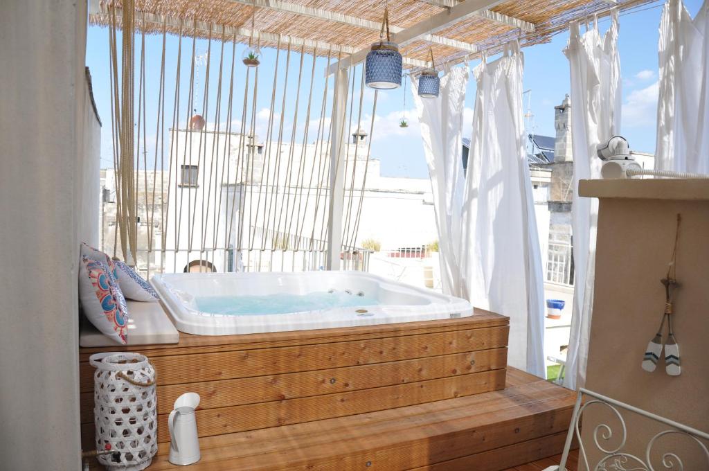 Vico degli Ebrei - Rooftop Jacuzzi - self check-in