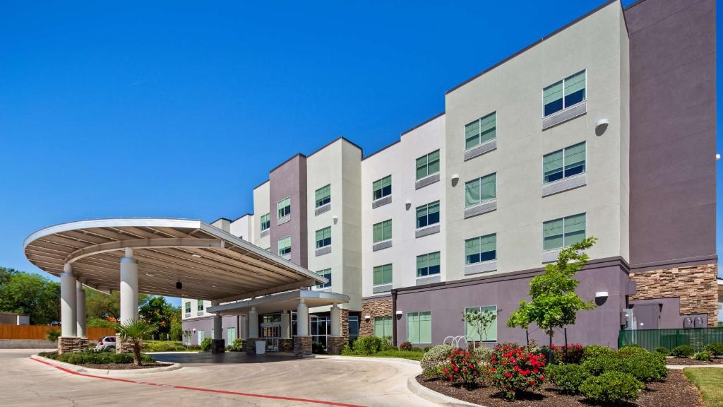 Best Western Plus Roland Inn & Suites image