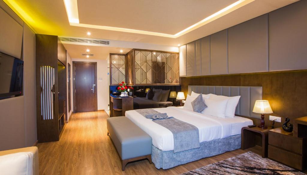 Двухместный (Номер с кроватью размера «king-size» и видом на море), DTX Hotel Nha Trang