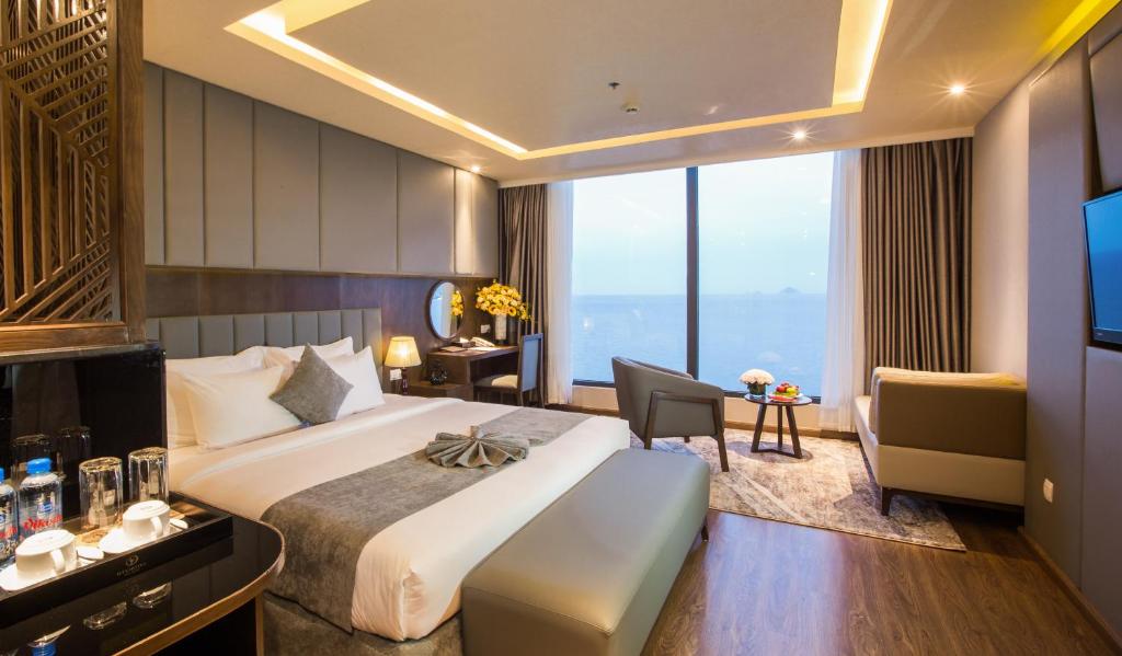 Двухместный (Номер с кроватью размера «king-size» и видом на море), DTX Hotel Nha Trang