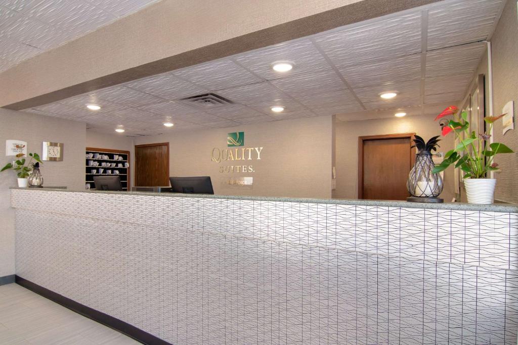 Quality Inn & Suites photo 3
