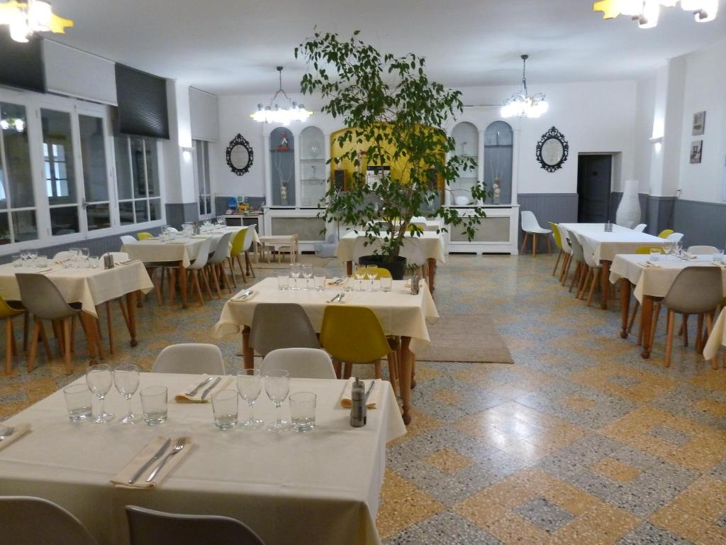 Hôtel Restaurant Le Commerce photo 1