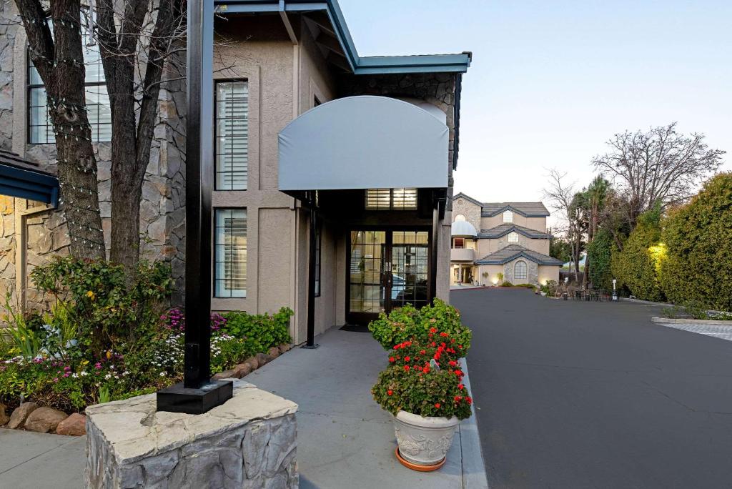Clarion Inn Silicon Valley photo 1