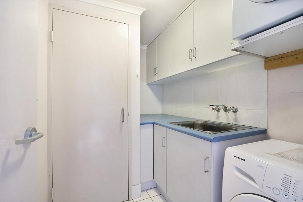 Newcastle Short Stay Accommodation - Sandbar Newcastle Beach photo 1