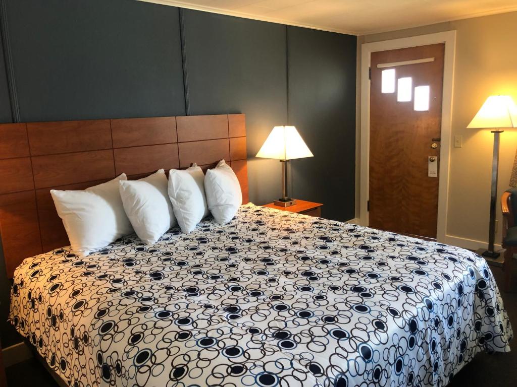 Edenbrook Motel image