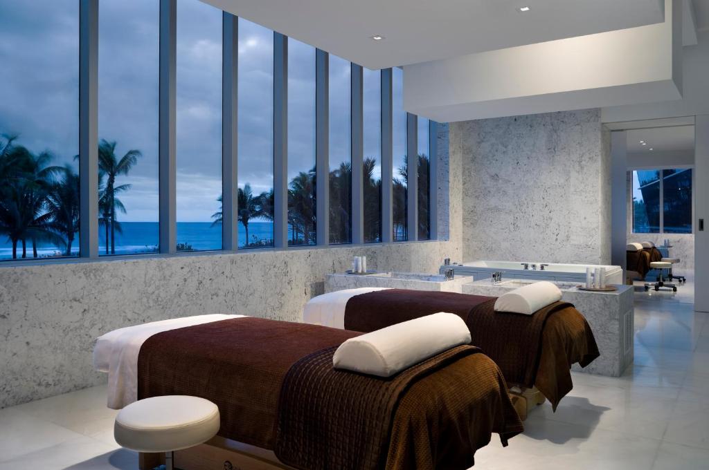 Fontainebleau Miami Beach - Tap to explore photos