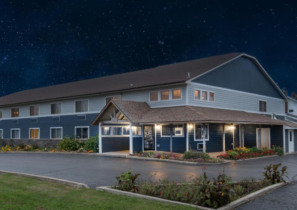 Northwoods Inn and Suites photo 2