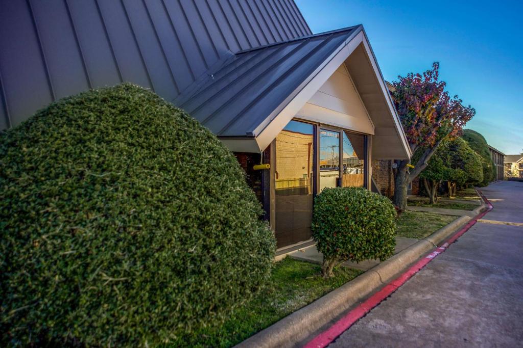 Motel 6-Arlington, TX - UTA photo 1