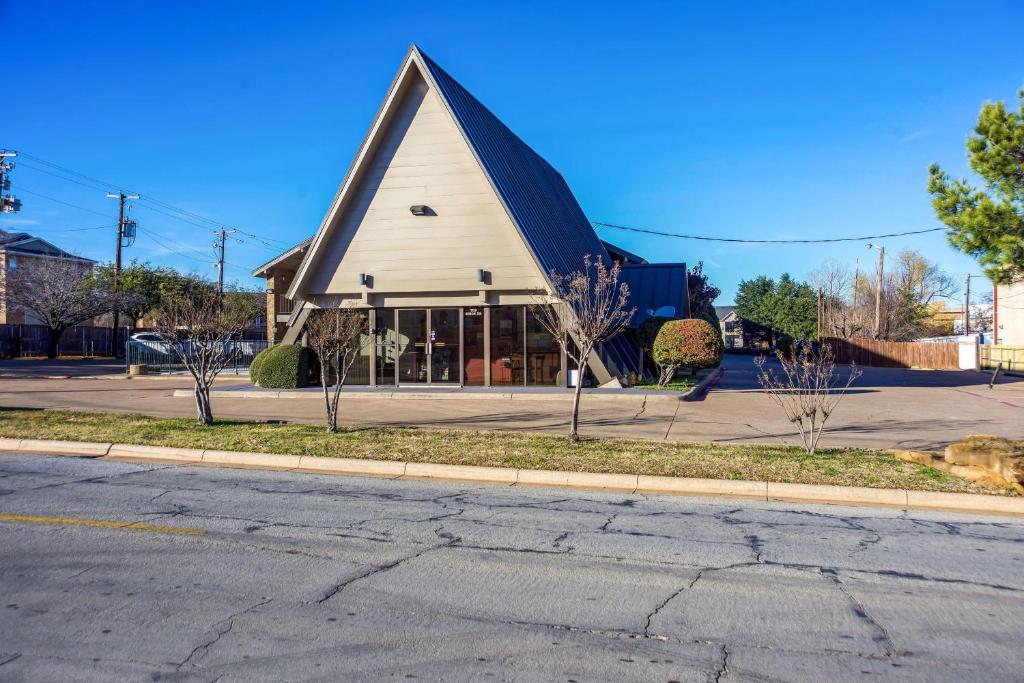 Motel 6-Arlington, TX - UTA photo 2