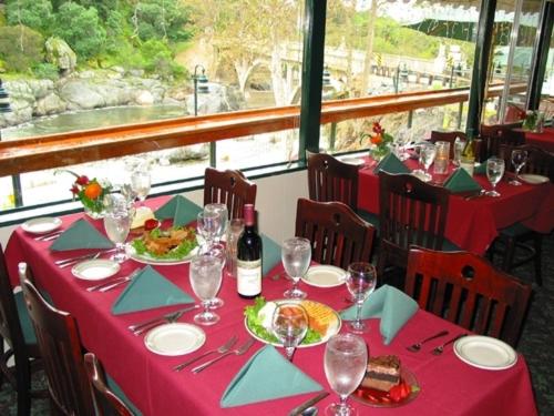 The Gateway Restaurant & Lodge photo 1