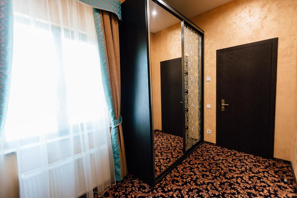 Khan-Chinar Hotel photo 2