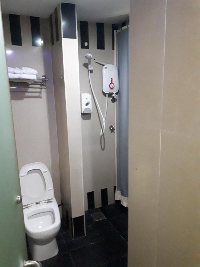 Двухместный (Улучшенный номер с кроватью размера «queen-size»), DE NICE INN