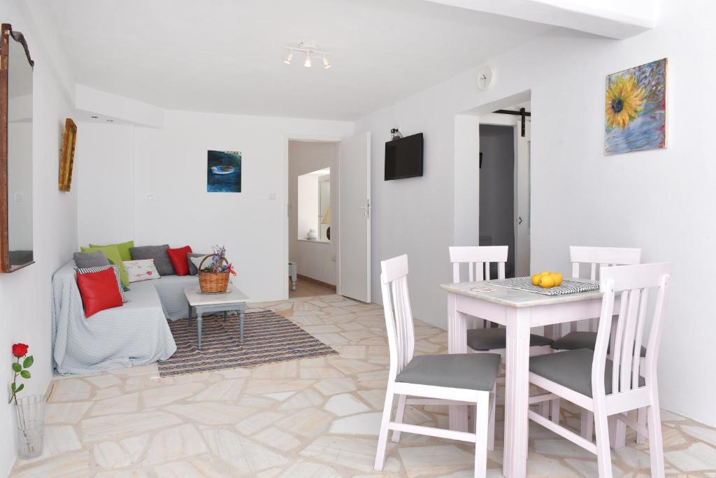 VILLA PETROS SEA SUITE photo 1