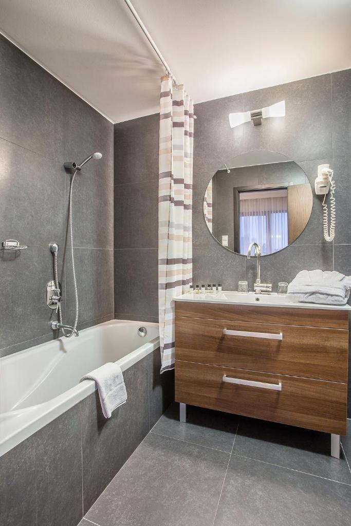 Двухместный (Двухместный номер с 1 кроватью и доступом в спа-центр), Bliss Hotel & Wellness