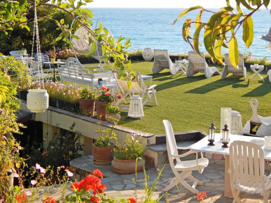Palmina Mare Villa and Studios photo 3