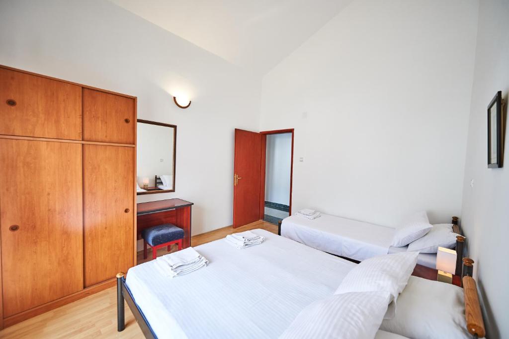 Апартаменты (Семейные апартаменты с 1 спальней и террасой), Apartments Mont