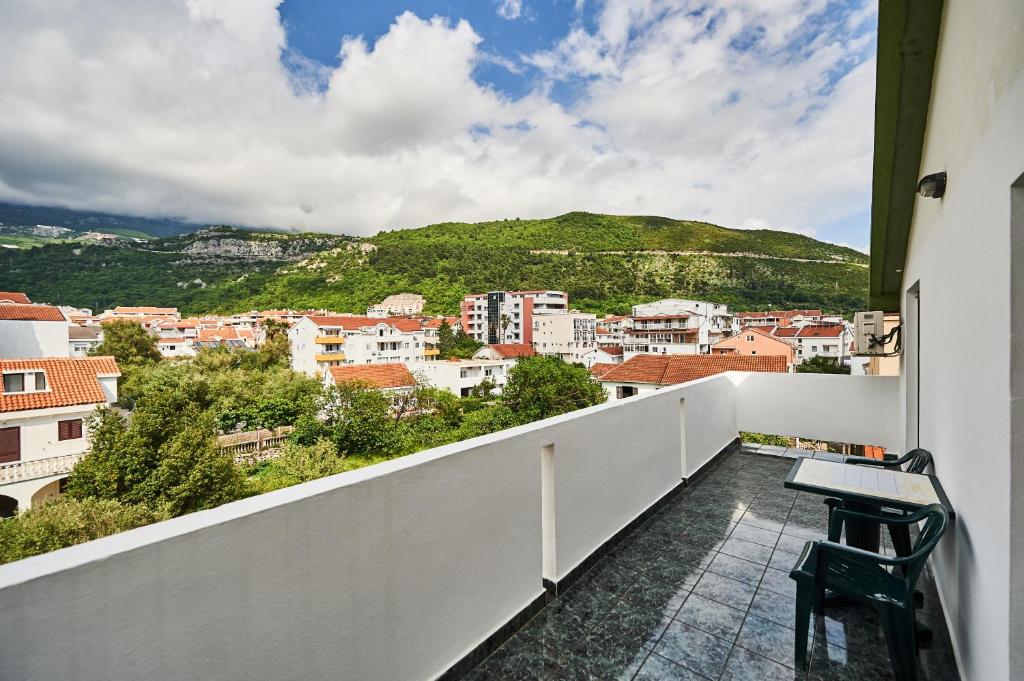 Апартаменты (Семейные апартаменты с 1 спальней и террасой), Apartments Mont