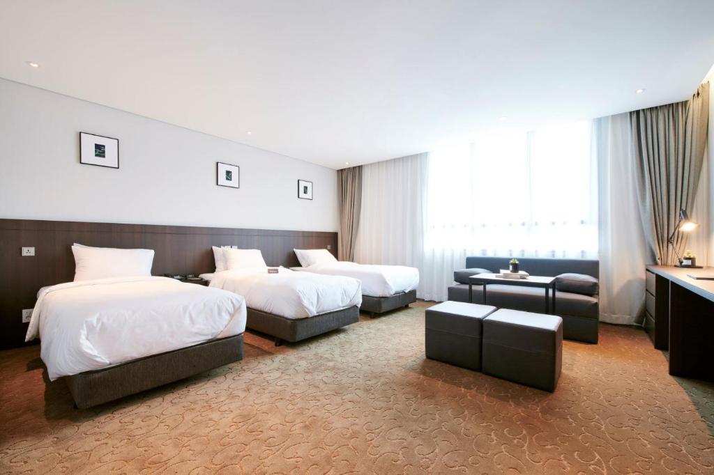 Трехместный (Трехместный номер «Премиум»), Hotel Mfelice