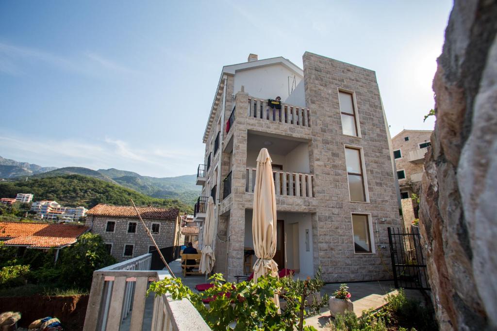 Mima Apartments photo 2