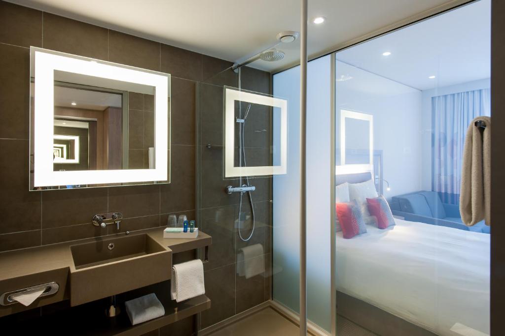 Двухместный (Улучшенный двухместный номер с 1 кроватью и диваном), Novotel Lugano Paradiso