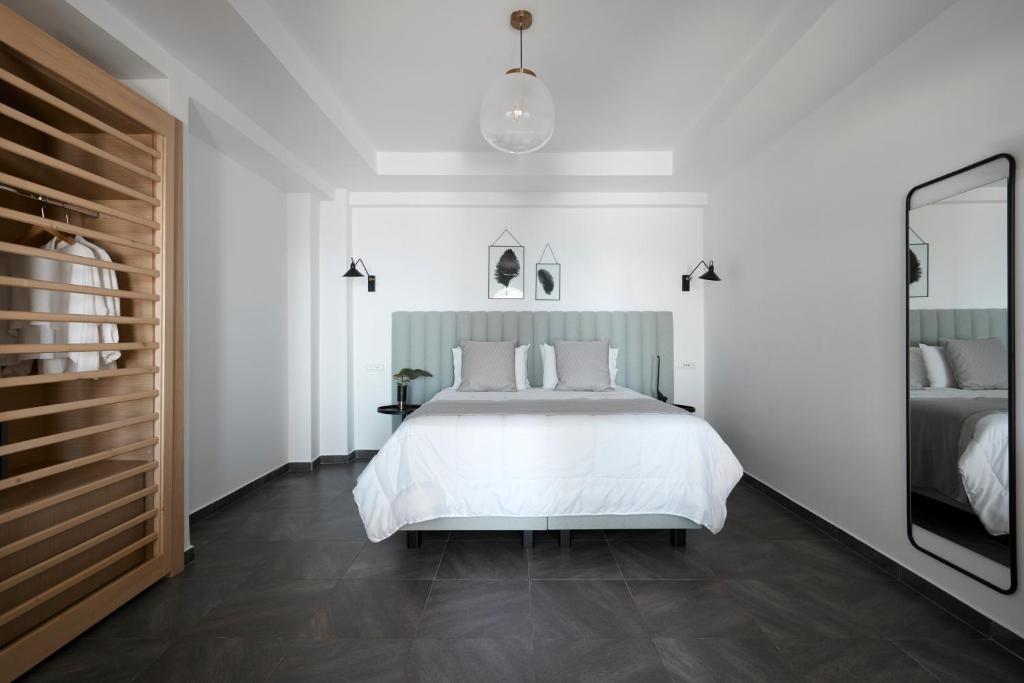 Petit Palace Suites - Tap to explore photos