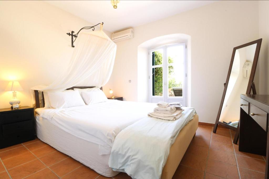 The Olive Press Villa photo 2