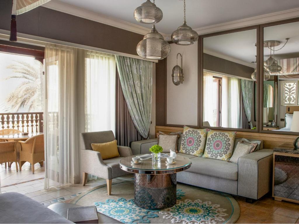 Четырехместный (Номер Делюкс Gulf Summer House Arabian - Собственный общий бассейн, услуги дворецкого, частные вечеринки с напитками и доступ в аквапарк Wild Wadi™), Курортный отель Jumeirah Dar Al Masyaf - Madinat Jumeirah
