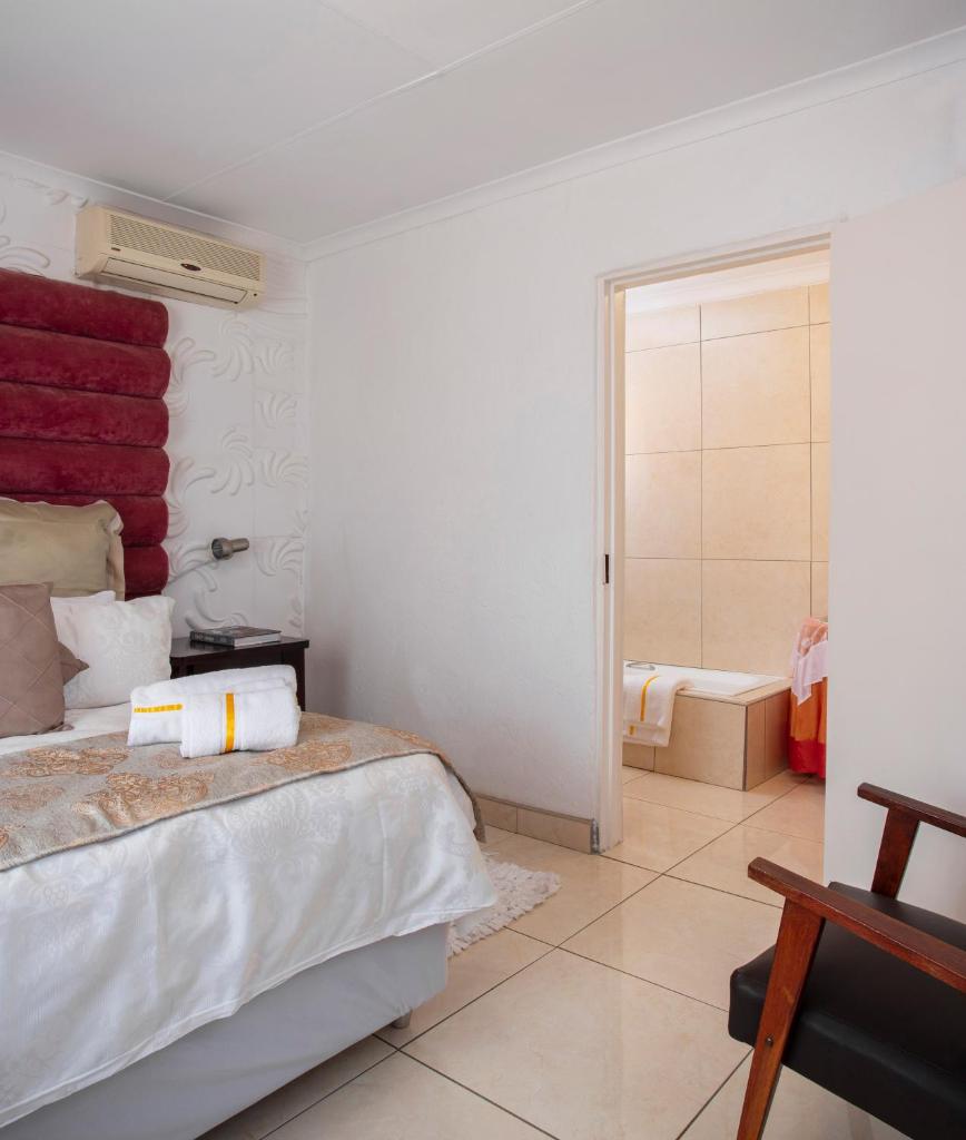 SelaMod Village guest House Room Type - Deluxe Double Room with Bath
