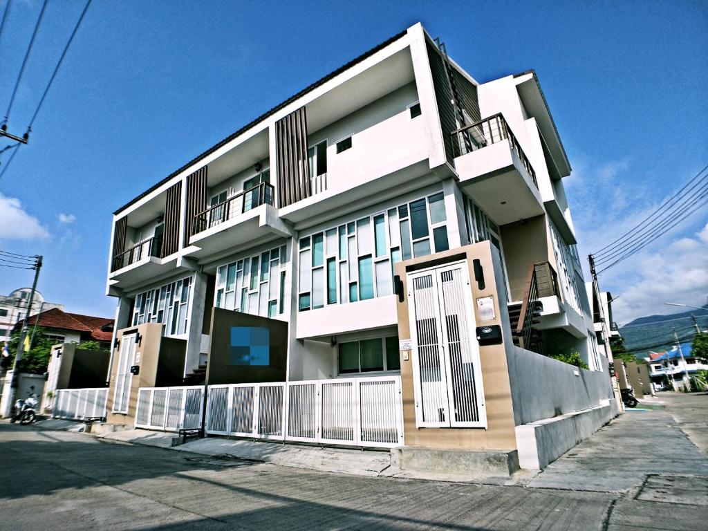 Moon House, Chiang Mai