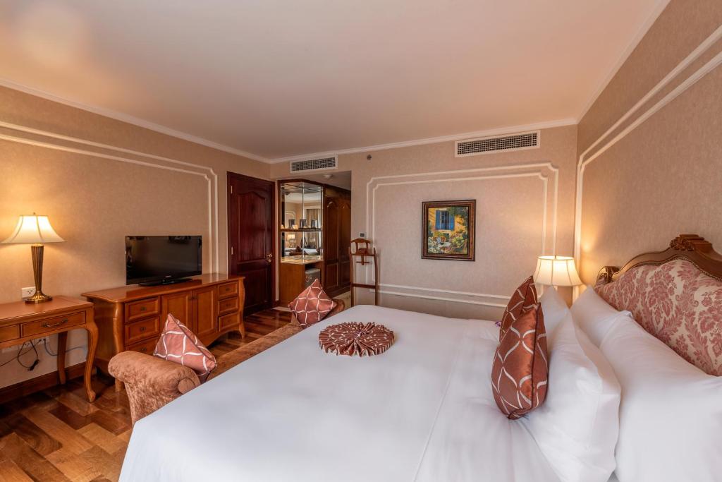 Сьюит (Роскошный люкс с кроватью размера «king-size»), Grand Hotel Saigon