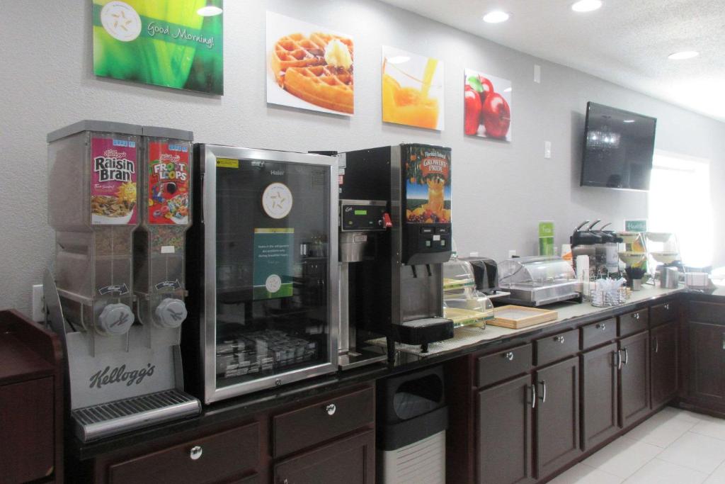 Quality Inn & Suites photo 2