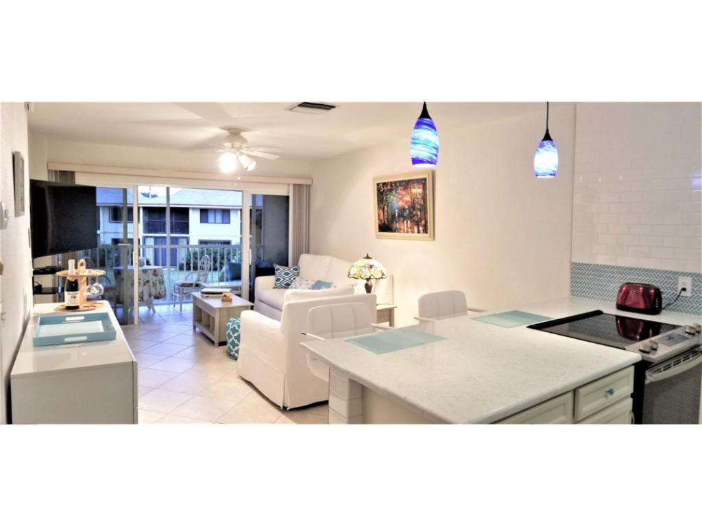 Beach Getaway - Ocean beach, tennis, golf, pool with tiki bar