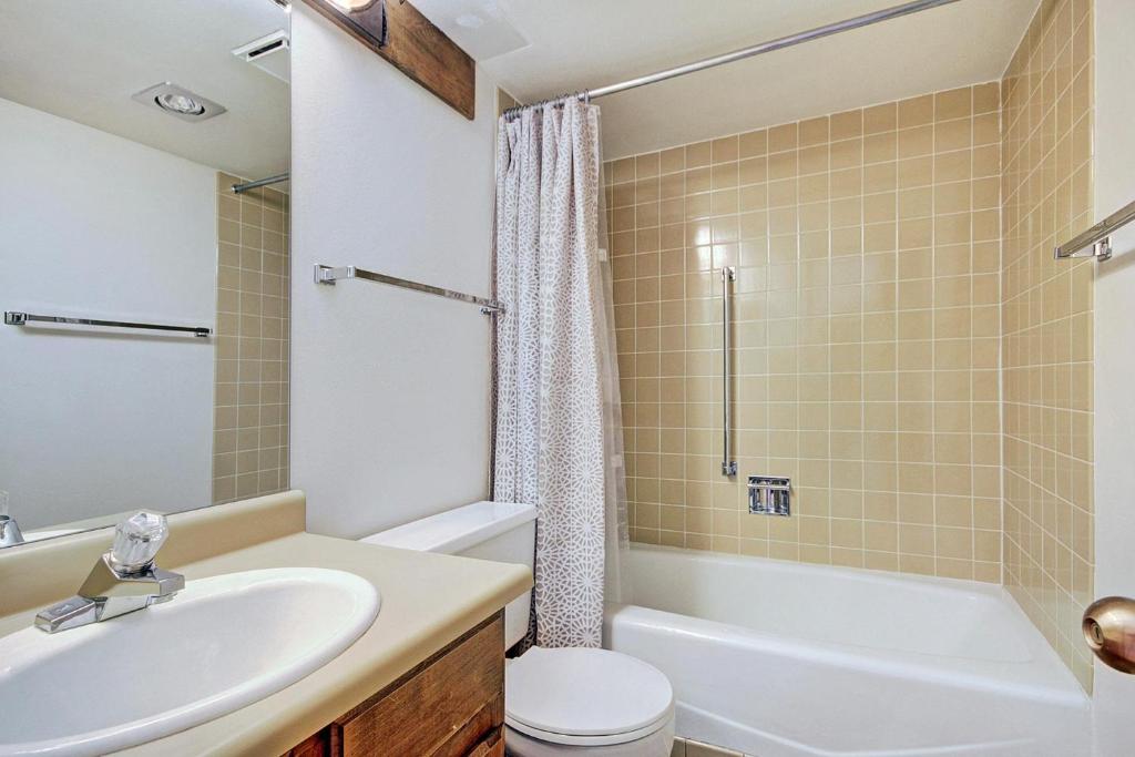 MP518 Mountain Plaza Hotel Room photo 4