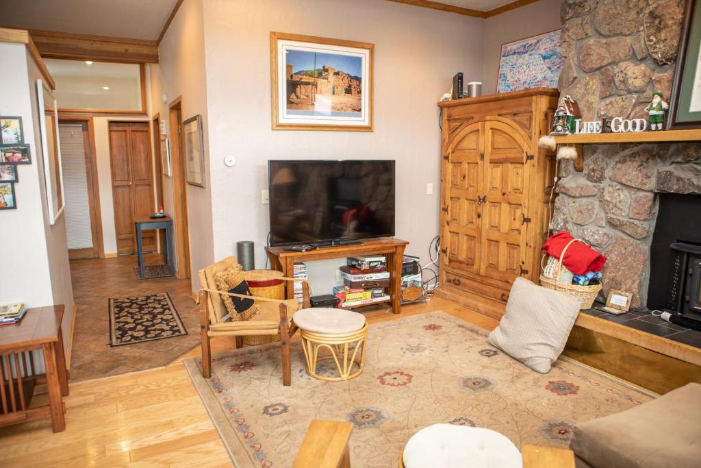 16 Chambertin Townhomes Townhouse photo 3