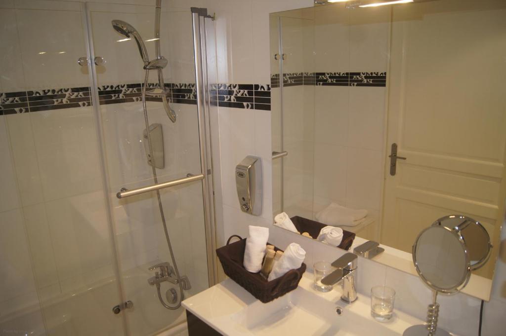 Семейный (Трехместный номер), Hotel Regina Montmartre