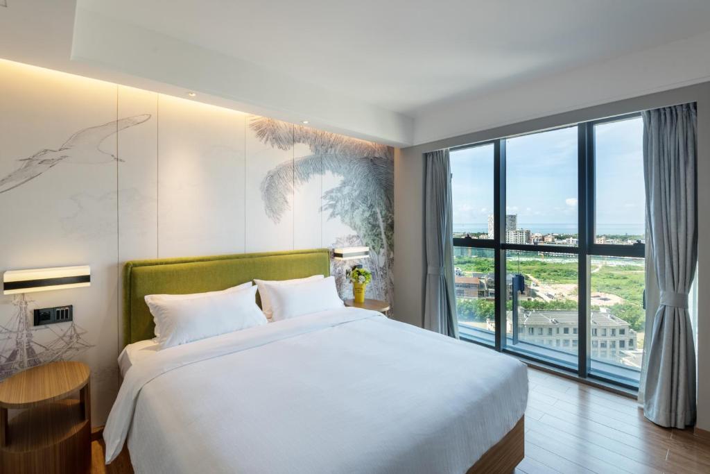 Сьюит (Люкс с 2 спальнями, вид на реку), Hampton By Hilton Sanya Bay