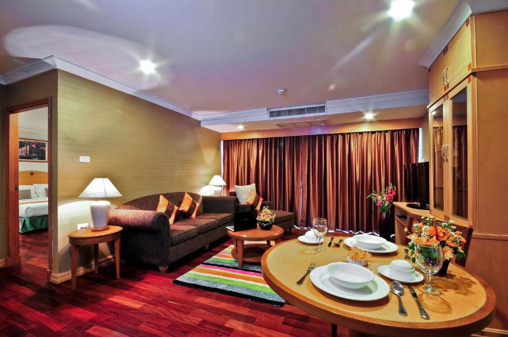 Сьюит (Люкс «Адмирал» с 1 спальней и балконом), Отель Admiral Suites by Compass Hospitality