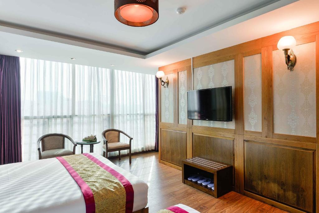 Трехместный (Трехместный номер с видом на город), Dragon Palace Hotel