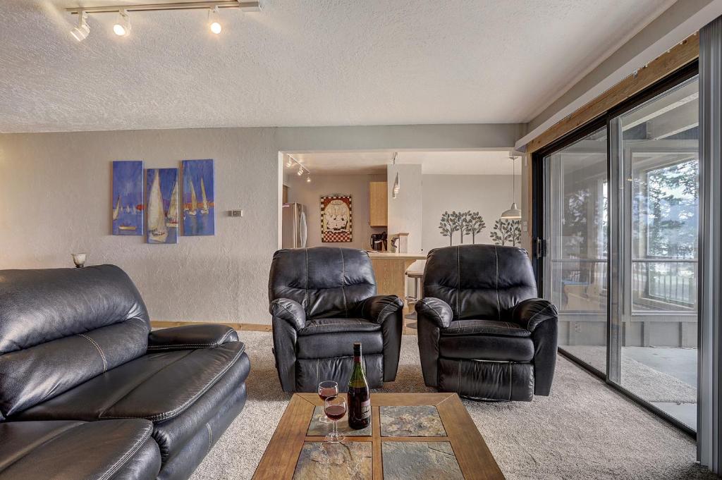 F108 Lake Cliffe Condo photo 3
