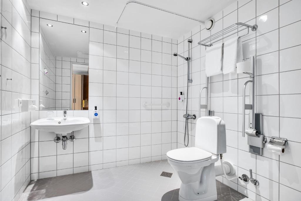 Quality Airport Hotel Stavanger - Tap to explore photos