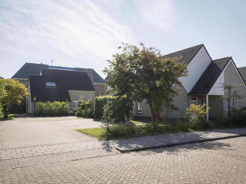 Spacious bungalow in the cosy village photo 1