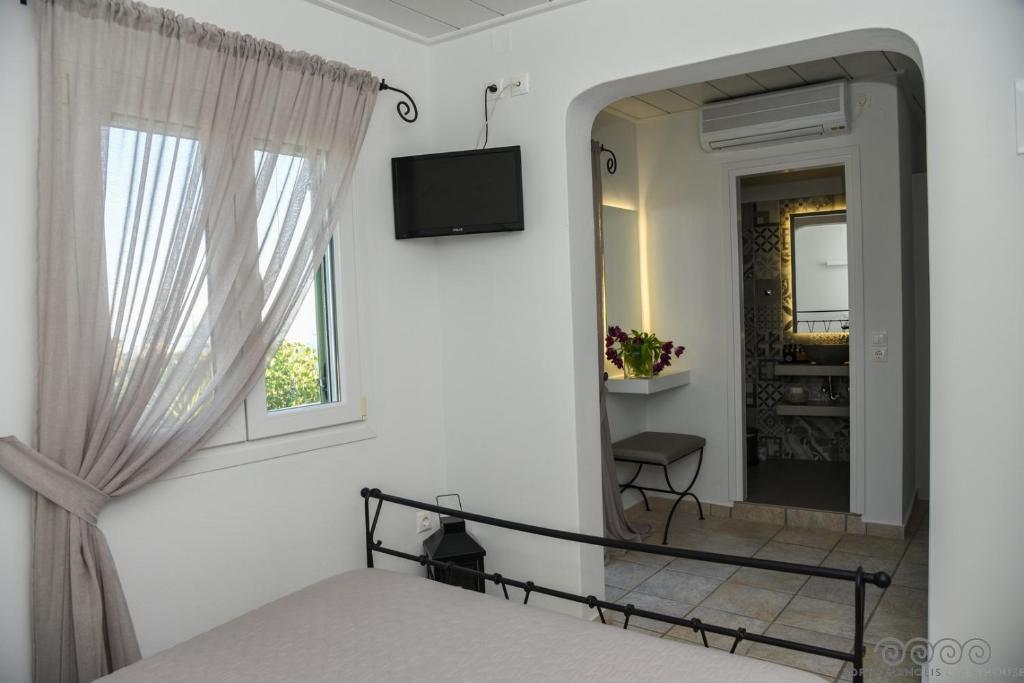 Porto Manolis photo 1