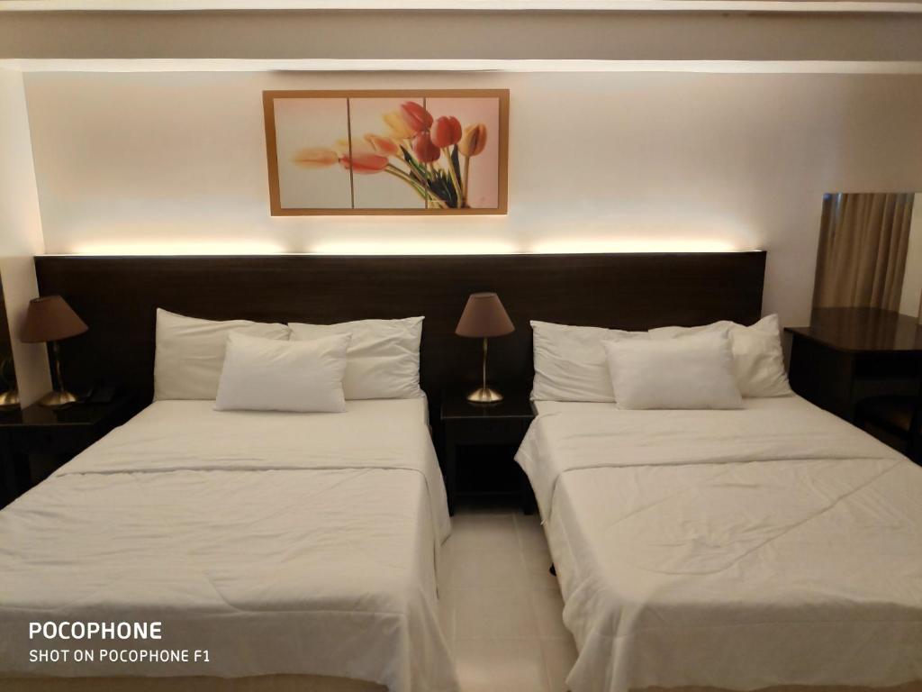 Tagaytay Staycation by Naya and Darla w Free Swimming Pool, WiFi & Netflix photo 3