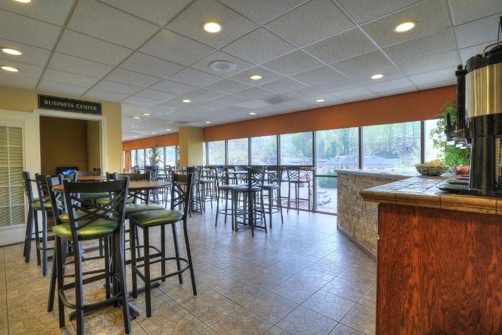 Edgewater Hotel and Conference Center photo 2