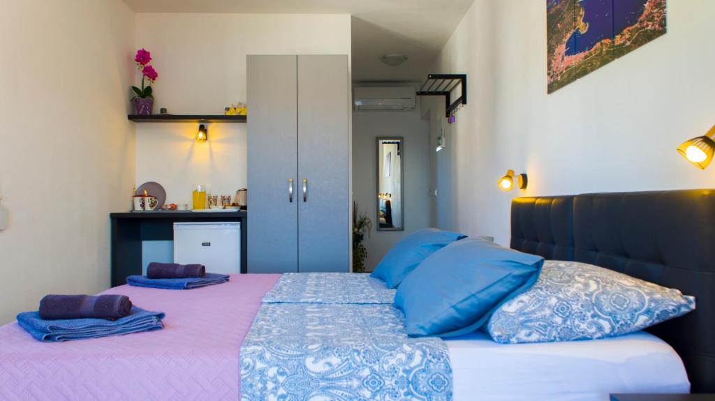 A lovely and cozy room with a breathtaking view photo 2