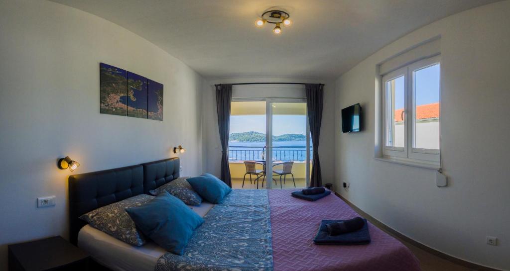 A lovely and cozy room with a breathtaking view photo 3