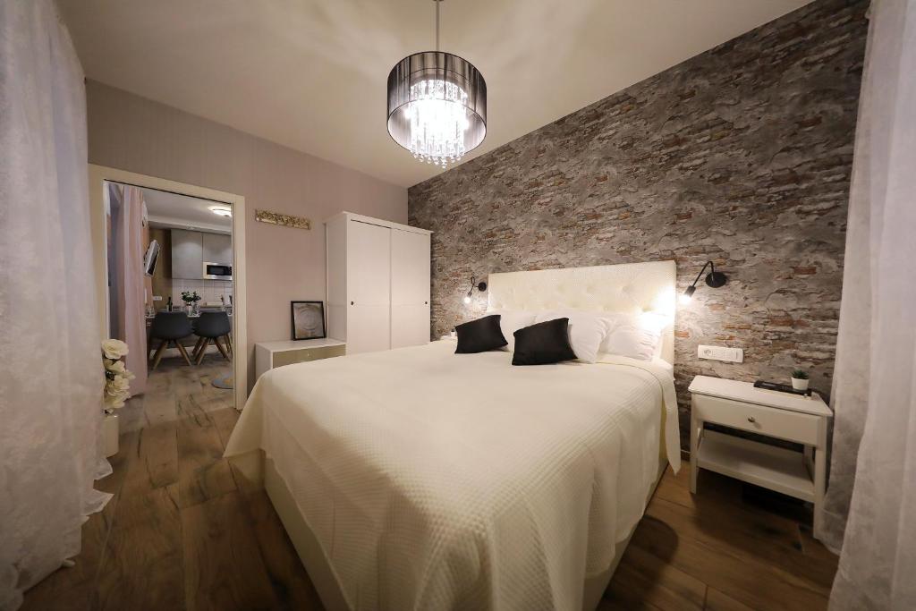 Aldo Apartments Center photo 1