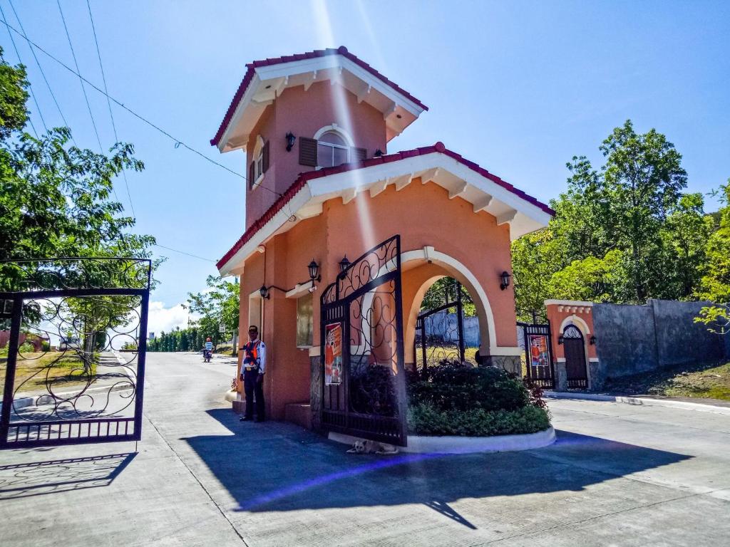 Hillview Apt w/ Pool Access - Free Wifi photo 3